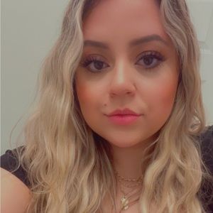 Meet your Posher, Carla